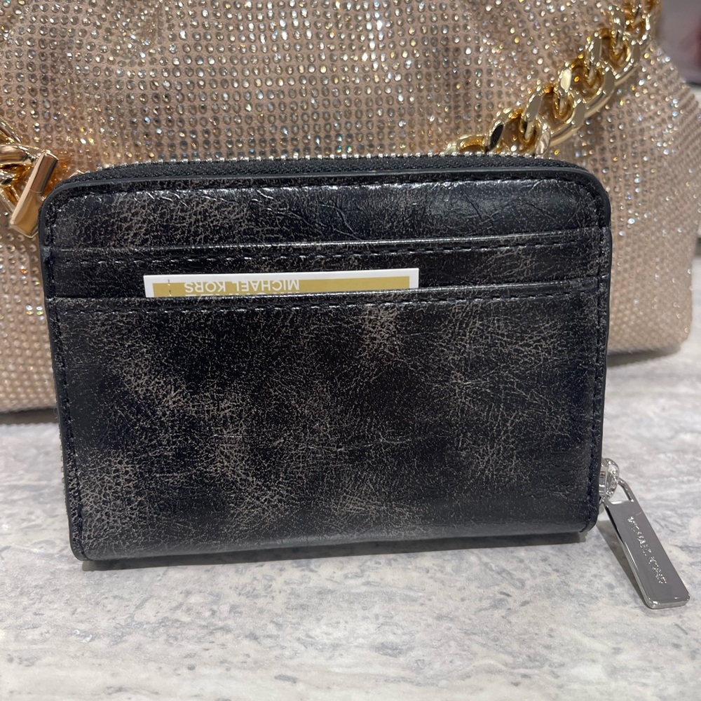 MICHAEL KORS Jet Set Medium Distressed Zip Around Card Case
Black
NWT - Picture 4 of 16